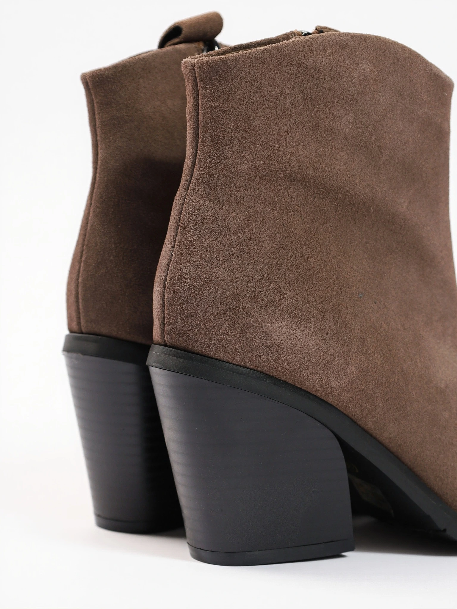 Ботильоны темно-коричневого цвета из натуральной замши